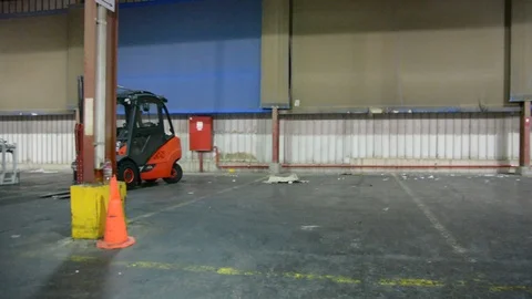 Plastic pallets store on warehouse yard,forklift standing 스톡 동영상 95426379