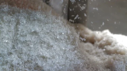 Plastic particles for recycling in a machine in a recycling facility Vídeo Stock 88374136