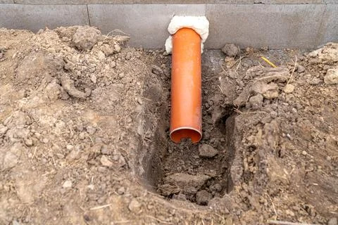 Plastic pipe for sewage network in the base plate at the construction site Stock-Fotos