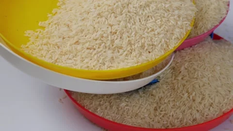 Plastic plates filled with rice placed one over another Vidéo 147693752