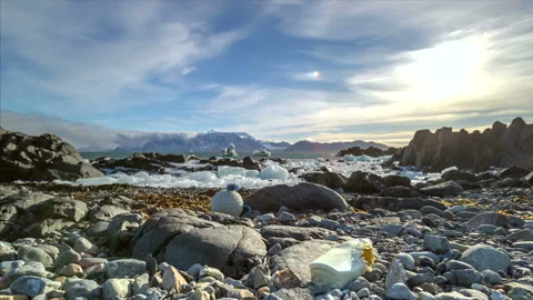 Plastic polluting an Arctic beach Video stock 178486229