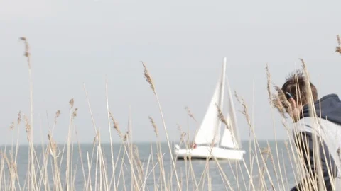 Plastic pollution activists picking up plastic at the shore Video stock 104151610