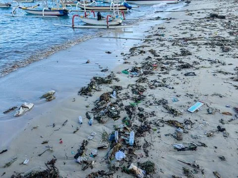 Plastic Pollution and Trash Washed Up on Sandy Beach in Bali Indonesia Stockfoto's