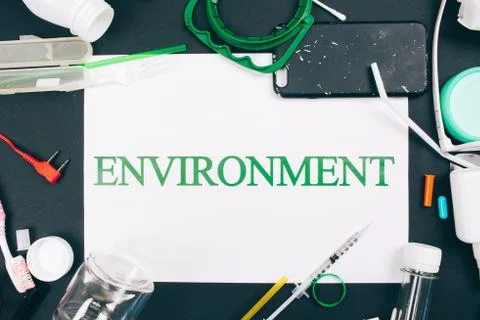Plastic pollution concept. Be plastic free. Paper with word Environment in the Stockfoto's