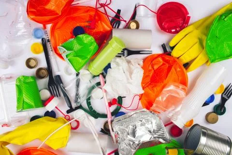 Plastic pollution concept. Be plastic free. Broken single-use colorful plates Stockfoto's
