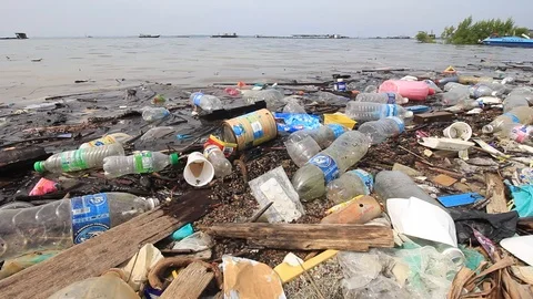 Plastic pollution Vídeos de archivo 90933825