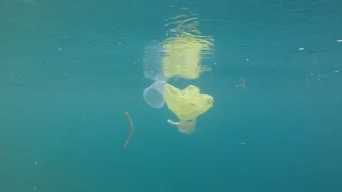 Plastic pollution in ocean 動画素材 88643647