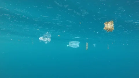Plastic pollution in ocean Vidéo 89709503