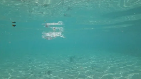 Plastic pollution in ocean 스톡 동영상 89860544
