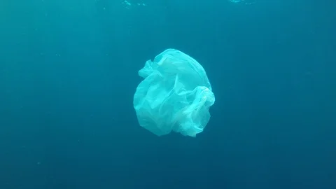 Plastic pollution in ocean Vídeos de archivo 101890768