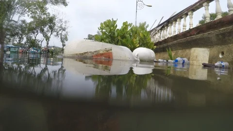 Plastic pollution in ocean Vídeo Stock 109258084
