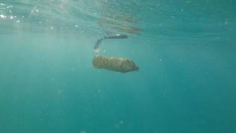 Plastic pollution in ocean Vidéo 115689983