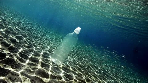 Plastic Pollution pollutants and plastic debris video footage 4k. Vídeos de archivo 334660714