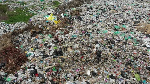 Plastic pollution problem Vídeos de archivo 106977700