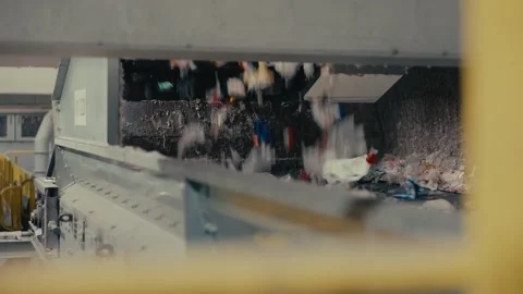 Plastic Sorting Facility Conveyor Belt System for Industrial Waste Processing Vidéo 331166510