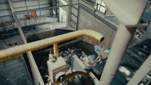 Plastic Sorting Facility Conveyor Belt Moving Waste for Industrial Recycle Vidéo 331166513