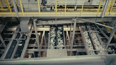 Plastic Sorting Facility Conveyor Belts Moving Waste in Recycling Plant Vídeos de archivo 331166521