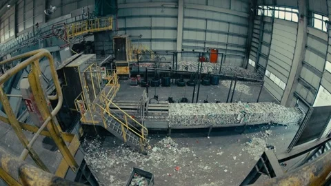 Plastic Sorting Facility with Industrial Machinery and Recycling Conveyor 库存影片 331166542