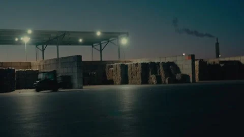 Plastic Sorting Facility Operates at Dusk with Forklift Moving Material Vídeos de archivo 331166628