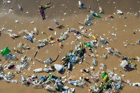 Plastic waste on the beach 스톡 사진