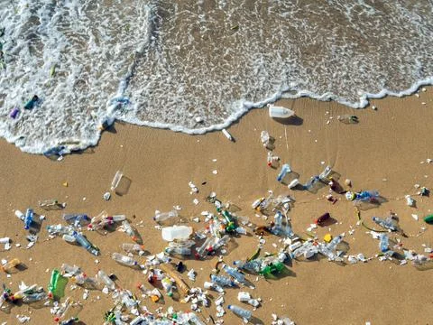 Plastic waste on the beach Stockfoto's