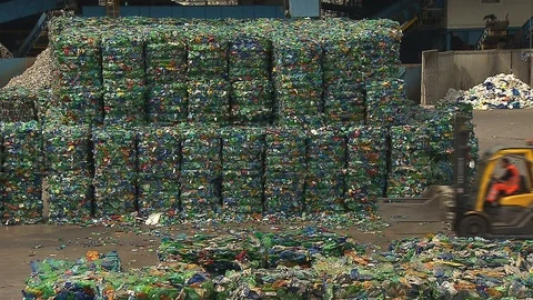 Plastic waste recycling 動画素材 120250120