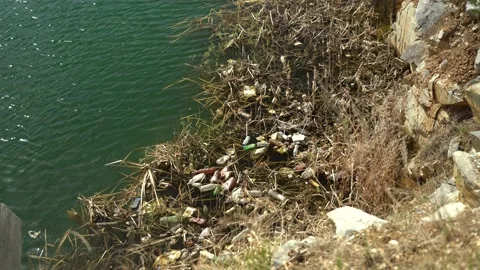 Plastic waste at sea Stockbeeldmateriaal 156533200