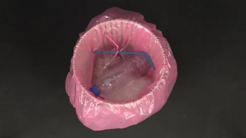 Plastic waste in a trash bin Vídeos de archivo 111510788