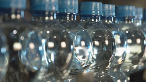 Plastic water bottles moving Stockbeeldmateriaal 86897298