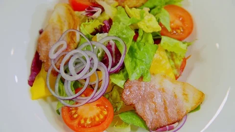 A plate of beautiful salad spinning Видео 70974822