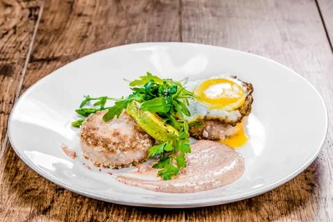 A plate of crab cutlets on a table Foto stock