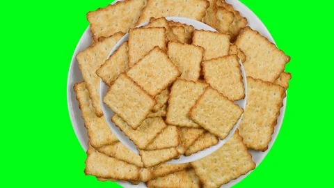 A plate with crackers rotates on a green background. Stock Footage 96229499