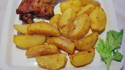 A plate of fast food featuring a crispy duck leg Vidéo 266291238