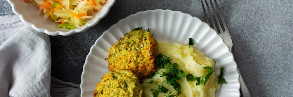 This plate features mashed potatoes, two turkey meatballs, and a side of fe.. Stock Photos