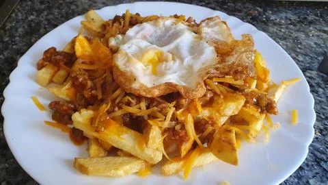Plate of fried potatoes with egg 库存照片