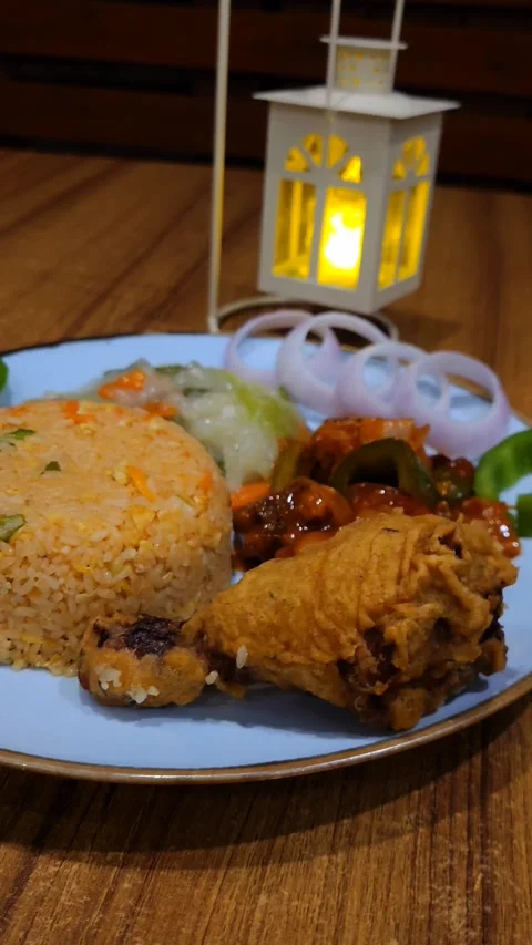 A plate of fried rice, fried chicken, Chinese &amp; chicken vegetable. Stock Footage 285930009