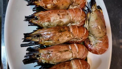 Plate of Grilled Giant River Prawns Ready to Serve at Thailand Seafood Market Video stock 336785053