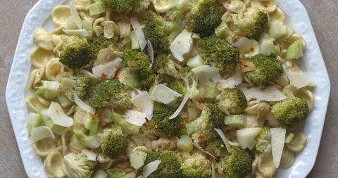 A plate with orecchiette pasta with broccoli. Video stock 308282434