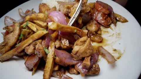 A plate of Peruvian pollo saltado cuisine Vídeo Stock 340053316