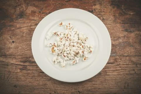 Plate of popcorn Stock-Fotos