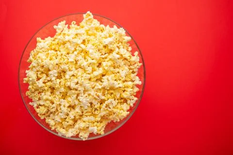 Plate with popcorn on a red background. layout. top view. concept of cinema,  Stock Photos