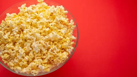 Plate with popcorn on a red background. layout. top view. concept of cinema,  Stock Photos
