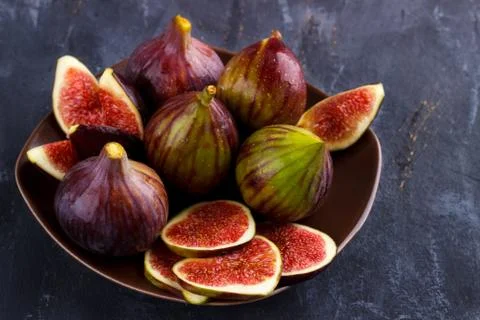 Plate of ripe figs Stock Photos