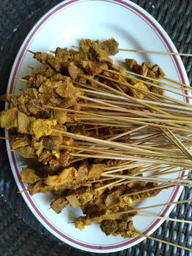 A plate of satay on the table Stock Photos