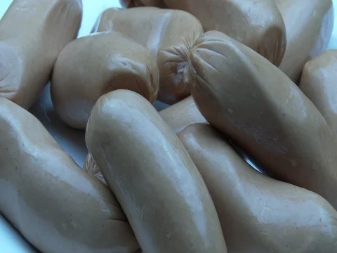 Plate with sausages on the table Video stock 80415832