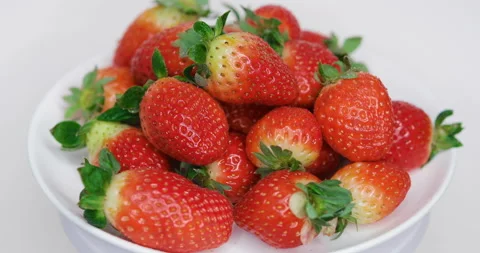 Plate with strawberries rotates Stock Footage 124661063