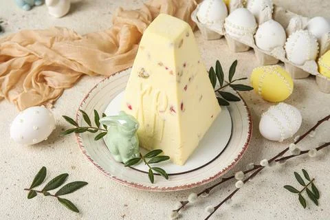 Plate with tasty curd Easter cake, eggs, ceramic bunny, leaves and pussy will Stock Photos