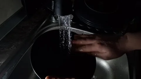 Plate under running water Stock-Footage 346094535