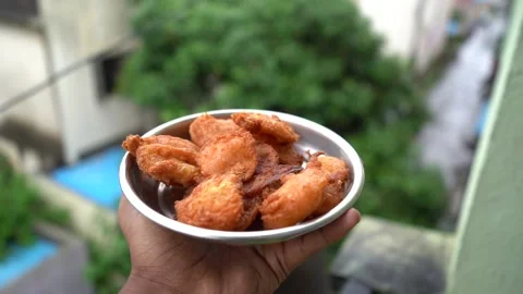 Plate of vada pav Stock Footage 200995367