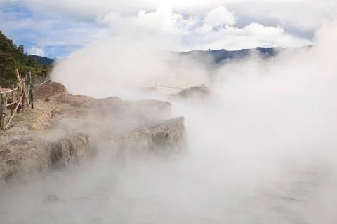 Plateau Dieng National Park, Java, Indonesia Sulfur Mud Volcano Pool on Pl... Stock-Fotos